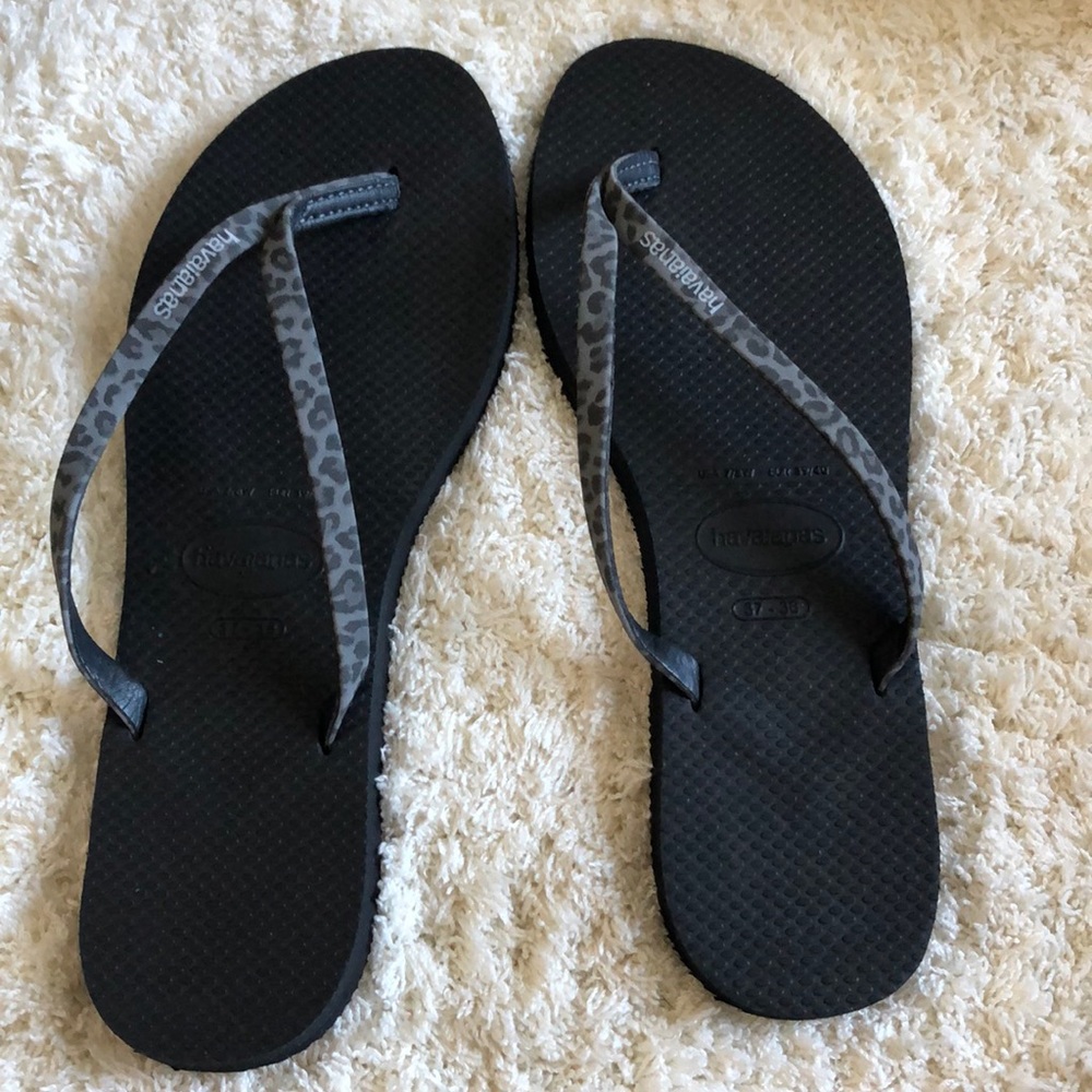 Black Havaianas flip flops